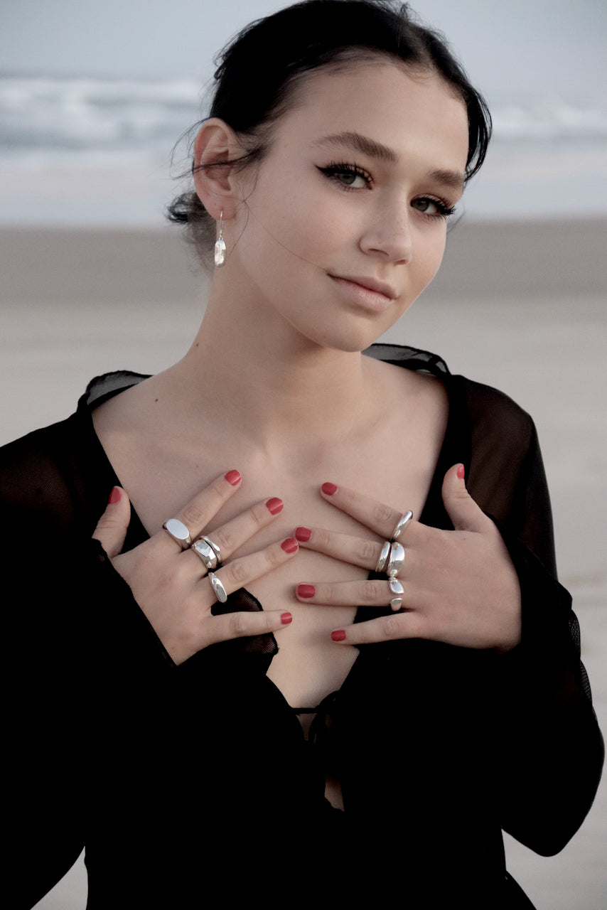 FLOW EARRINGS OVAL DROPS BKR976E