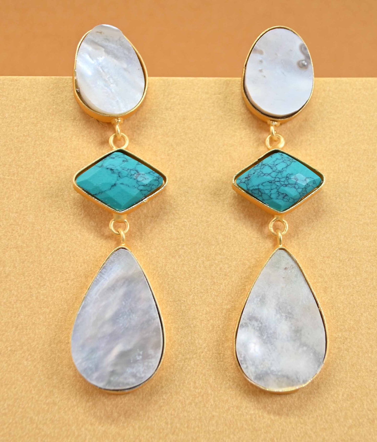 Diva Gold Earrings Shell. 2 colourway's