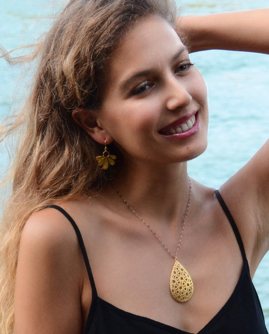 Small Euro Gold Daisy Drop Earrings B30A