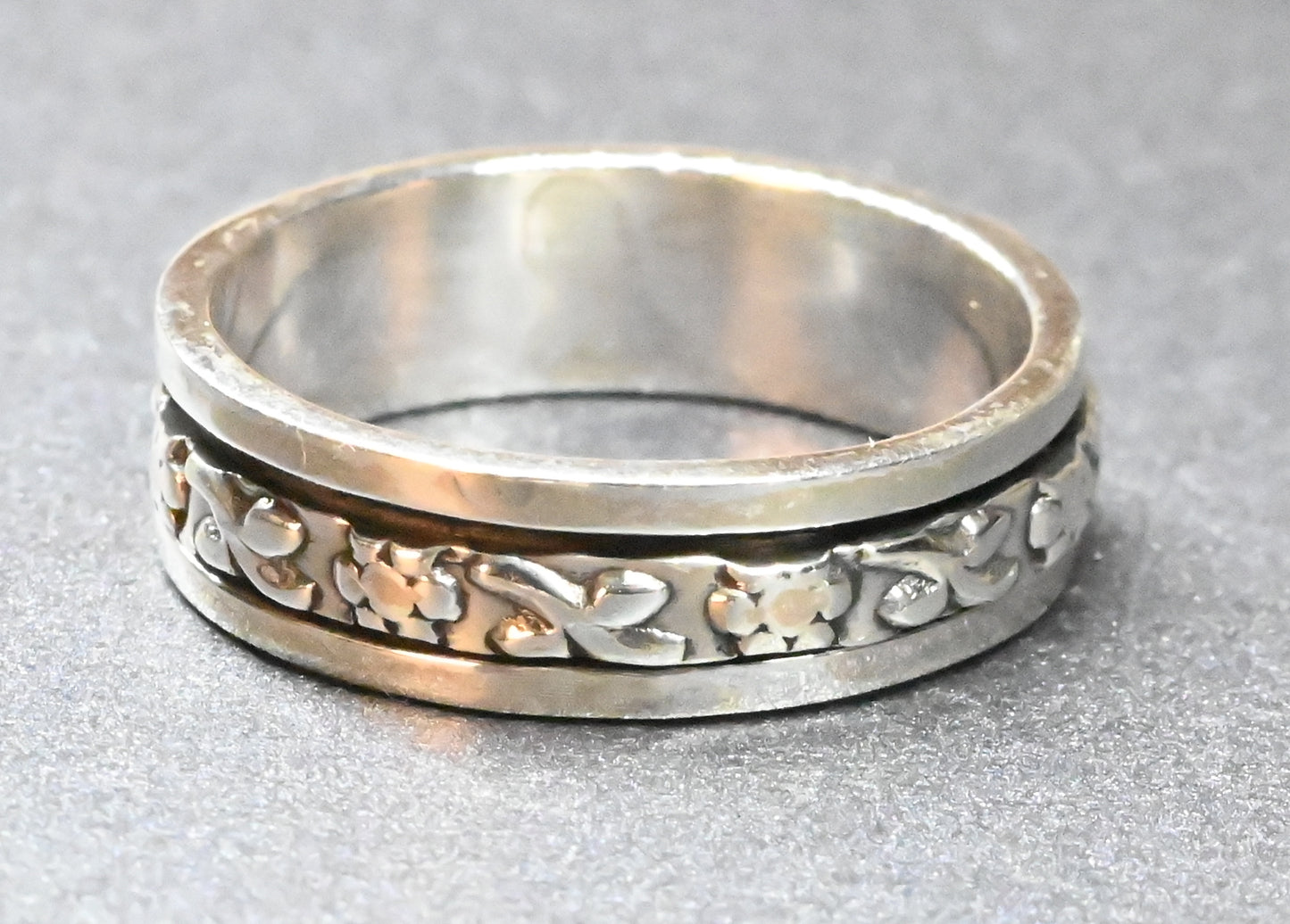 6mm Floral Spinner Ring   lux IARS5