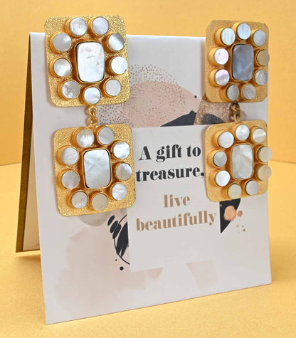 Diva Gold  Earrings Shell. 2 colourway's