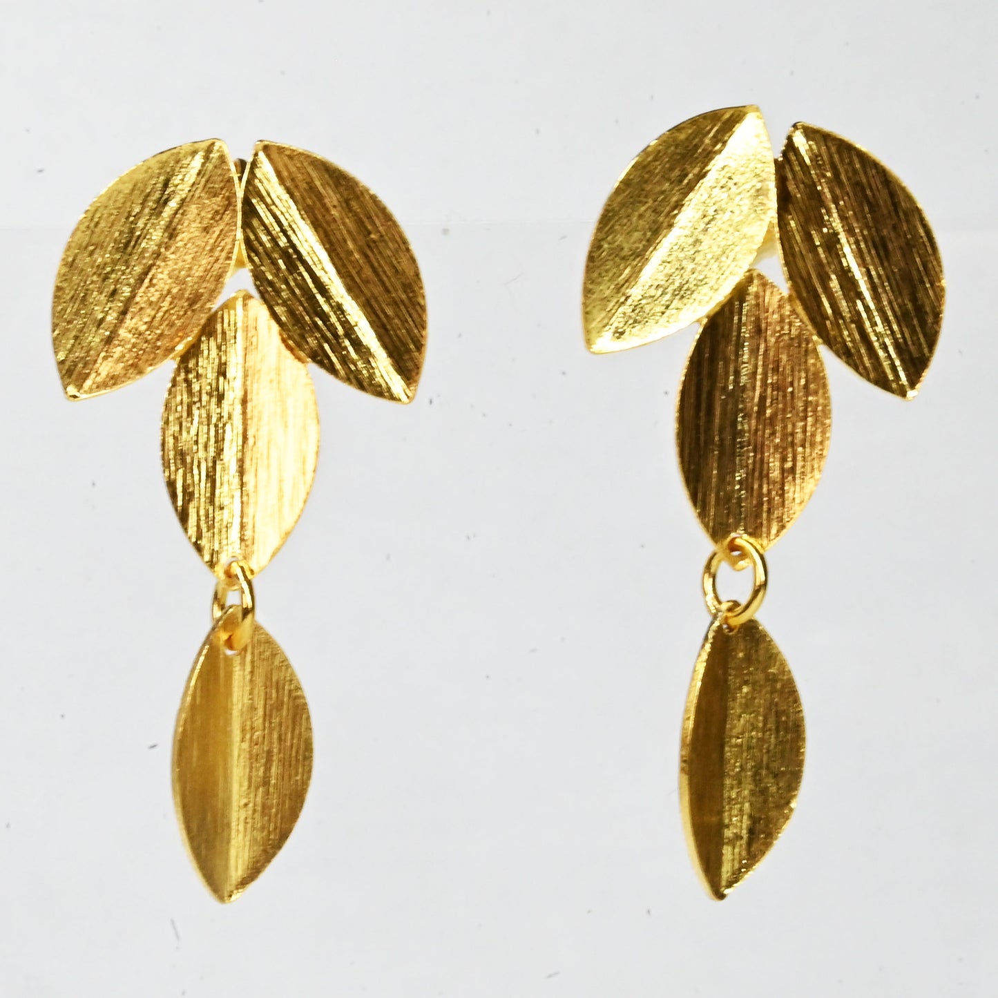 Euro Gold motif long hook Earrings B133