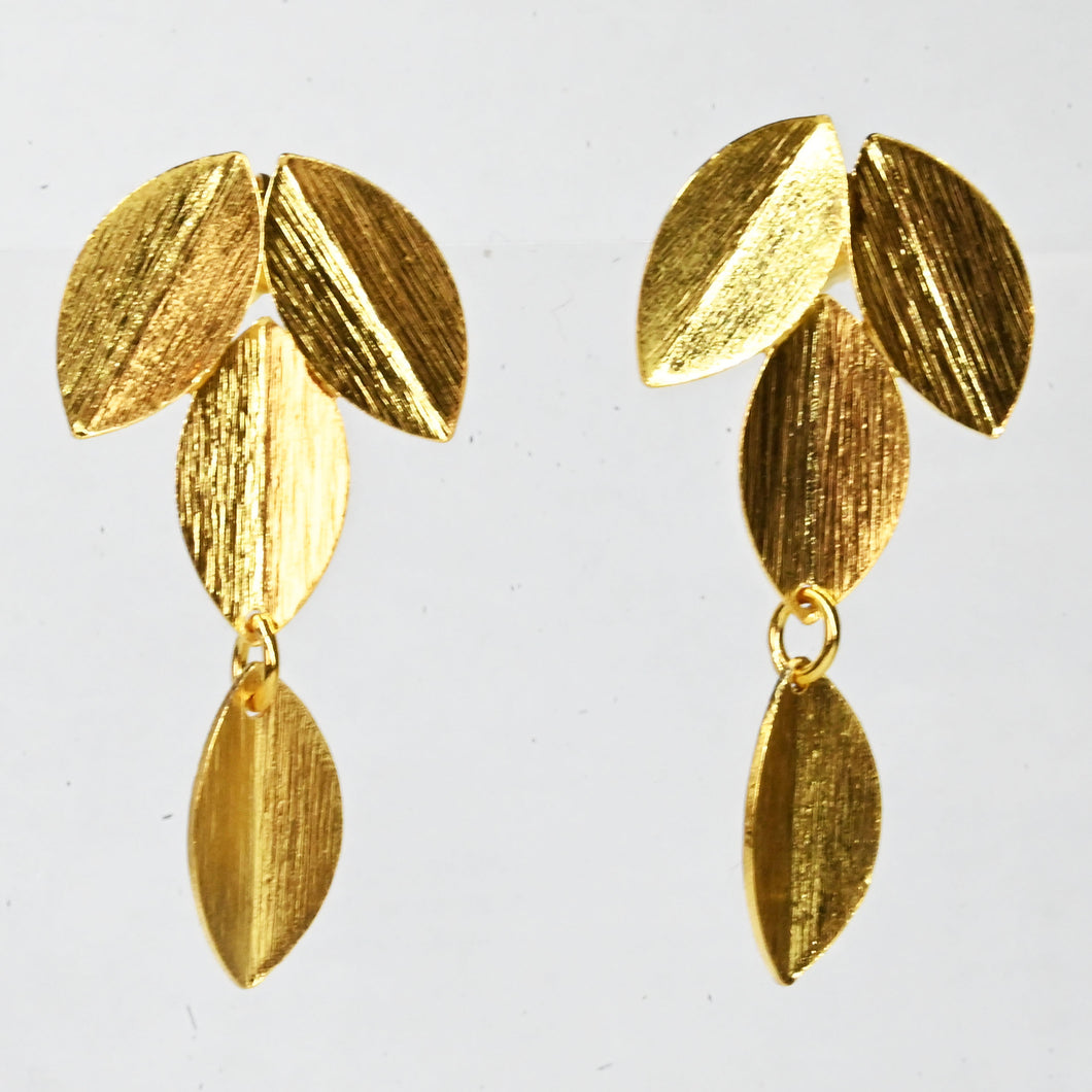 Euro Gold motif long hook Earrings B135