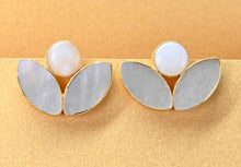 Diva Gold  Earrings Shell.  2 colorway's