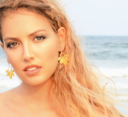 Euro Gold Daisy Drop Earrings B30